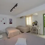 Fraskoula's 4*
